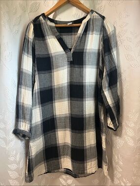 Old Navy Black and White Plaid Shirt
